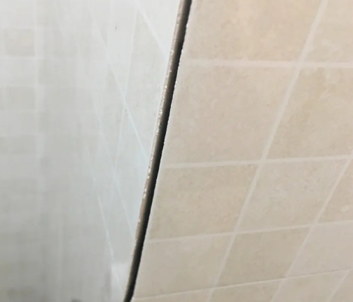 永靖瓷砖空鼓维修公司分享阳台瓷砖脱落的修复过程可以分为以下几个步骤