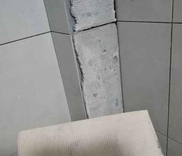 永靖瓷砖空鼓维修公司分享下厨房瓷砖脱落的补救措施。